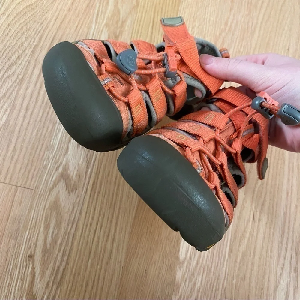 Keen Sandals Sz 1 Youth Kids Waterproof Orange Caged Toe Outdoors